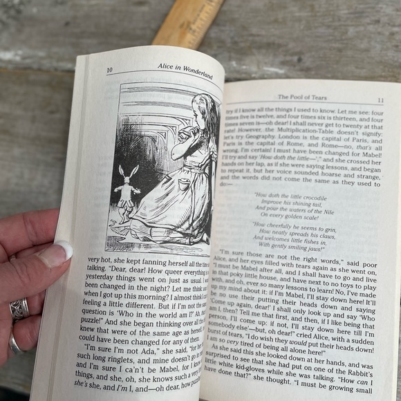 Alice in Wonderland book - Picture 8 of 8